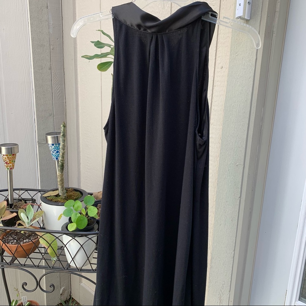 Guess Jeans black sleeveless dress size XL/TG, buttons & neck tie At back,